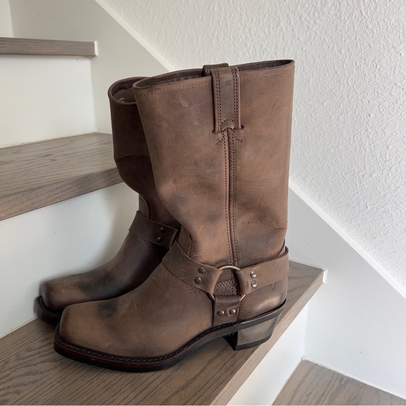 NWOB Frye Harness Leather 12R Boots in Smoke Brown - Picture 7 of 13